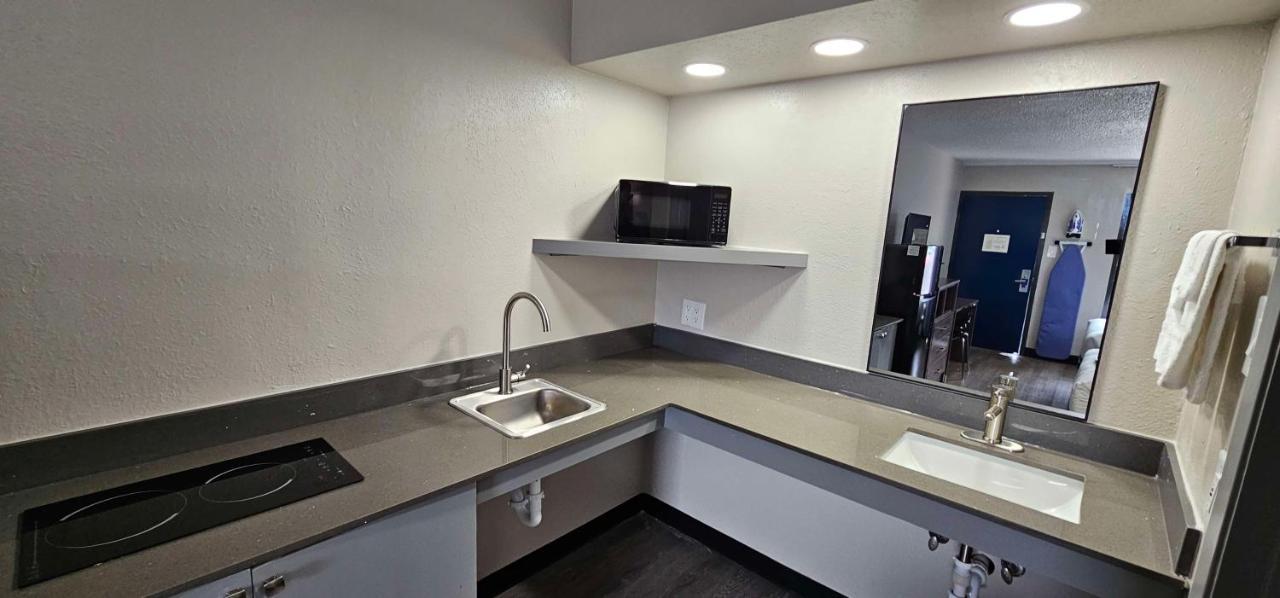 Surestay Studio By Best Western Виктория Экстерьер фото